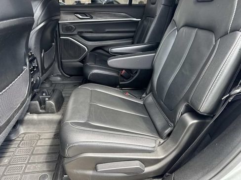 Used 2022 Jeep Grand Cherokee L Limited AWD/4WD image 17