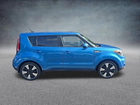 Used 2019 Kia Soul + FWD image 11