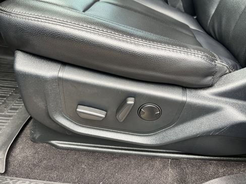 Used 2021 Ford Expedition XLT image 28