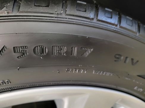 Used 2018 Toyota Camry LE image 41