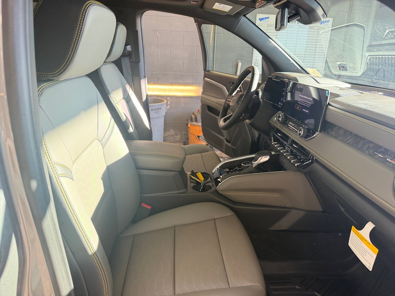 New 2026 Chevrolet Colorado ZR2 w/ Technology Package AWD/4WD image 19