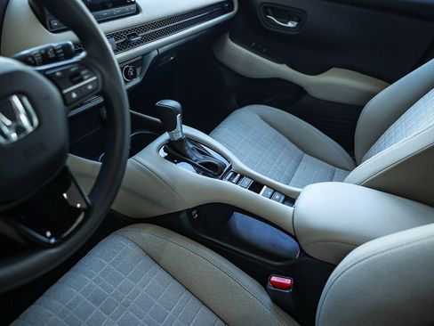 Used 2025 Honda HR-V LX image 24