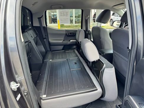 Used 2022 Toyota Tacoma SR5 AWD/4WD image 30