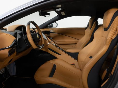 Used 2024 Ferrari Roma RWD image 4