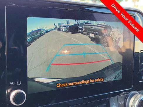 Used 2024 Toyota Highlander XLE FWD image 9