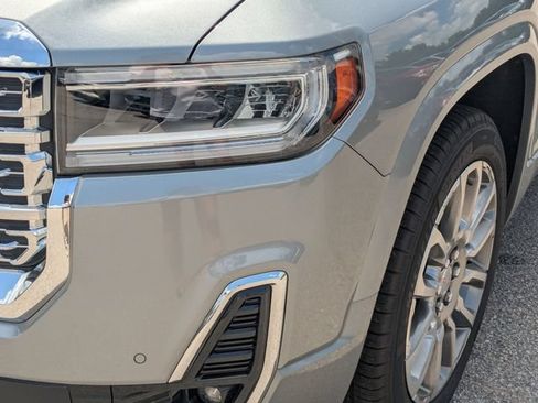 Used 2023 GMC Acadia Denali w/ Denali Technology Package FWD image 9