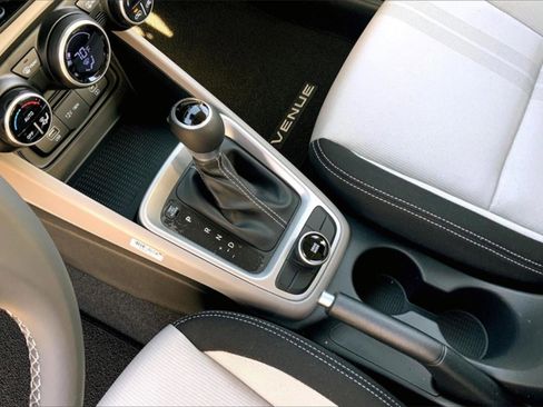 New 2025 Hyundai Venue SEL image 11