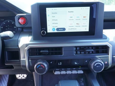 Used 2025 Toyota Tacoma TRD Sport AWD/4WD image 21