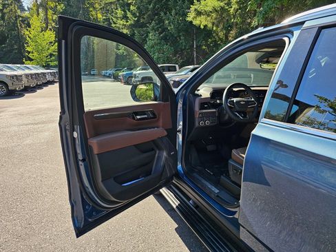 New 2026 Chevrolet Suburban High Country AWD/4WD image 21