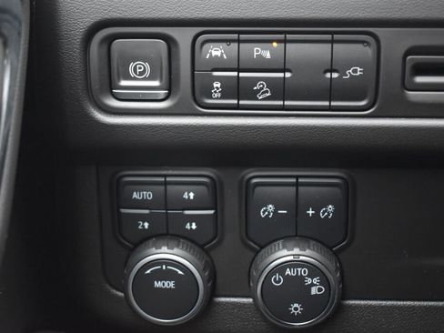 Used 2021 Chevrolet Tahoe Premier AWD/4WD image 14