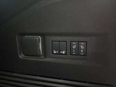 Used 2024 GMC Yukon AT4 image 6