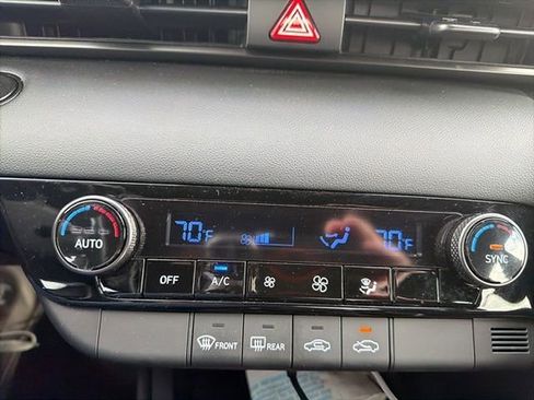 Used 2025 Hyundai Elantra Sport image 12