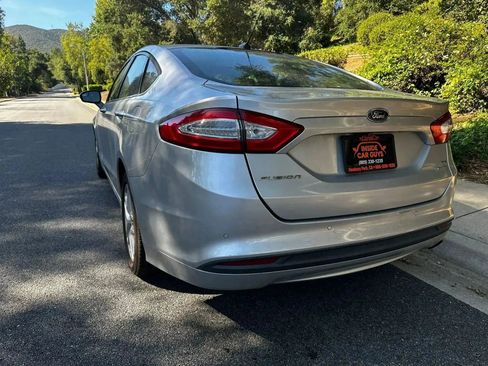 Used 2016 Ford Fusion SE FWD image 3