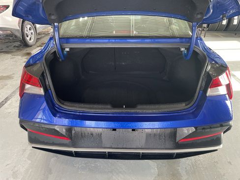 Certified 2025 Hyundai Elantra SEL image 9