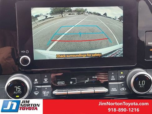 Used 2023 Toyota Highlander LE image 21