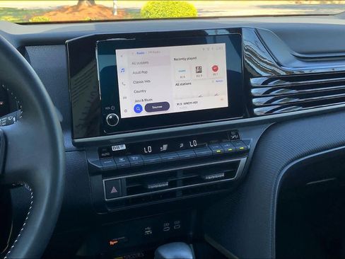 Used 2025 Toyota Camry SE FWD image 7