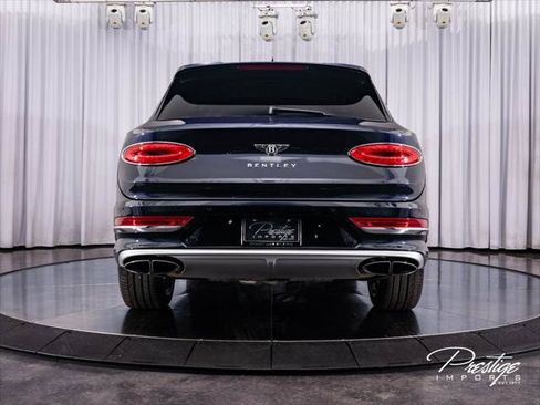 Used 2023 Bentley Bentayga Extended Wheelbase AWD/4WD image 10