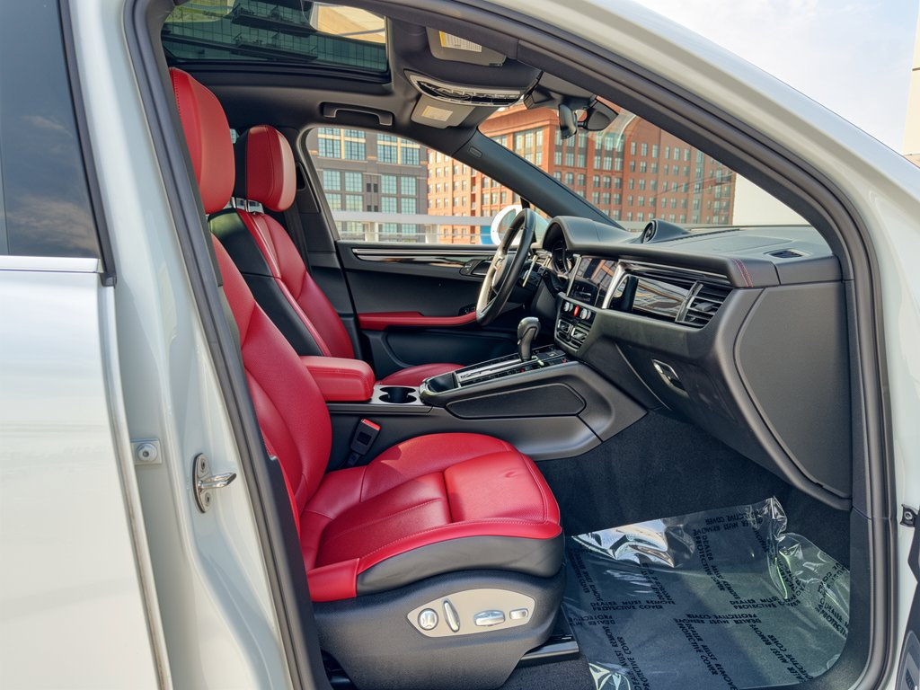 Certified 2024 Porsche Macan S AWD/4WD image 30