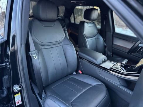 Used 2025 Land Rover Range Rover Sport SE image 20