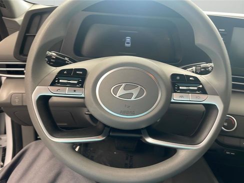 Certified 2024 Hyundai Elantra SE FWD image 23