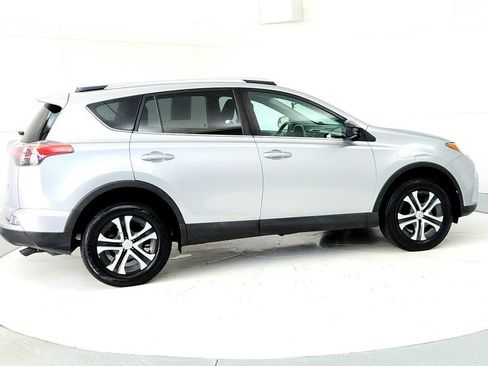 Used 2016 Toyota RAV4 LE AWD/4WD image 6