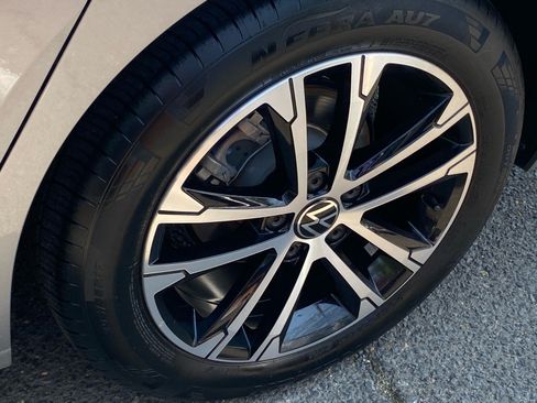 Certified 2025 Volkswagen Jetta Sport FWD image 22
