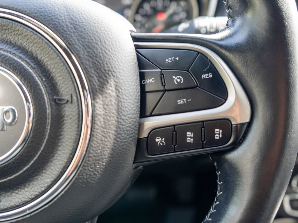 Used 2021 Jeep Compass Latitude w/ Sun and Sound Group AWD/4WD image 19