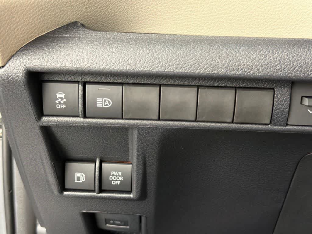 Certified 2026 Toyota Sienna Limited FWD image 30