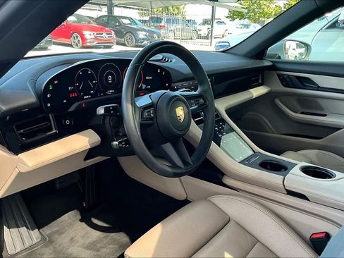 Used 2022 Porsche Taycan image 17