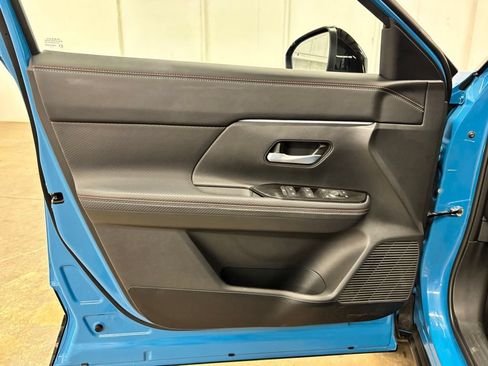 Used 2025 Nissan Kicks SR FWD image 18