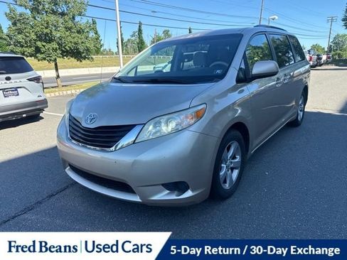 Used 2014 Toyota Sienna LE FWD image 17