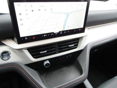Used 2025 Ford Explorer Active AWD/4WD image 24