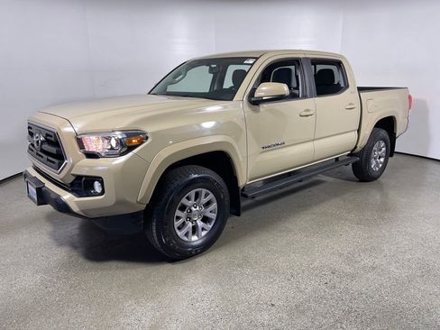 Certified 2016 Toyota Tacoma 2WD Double Cab image 7