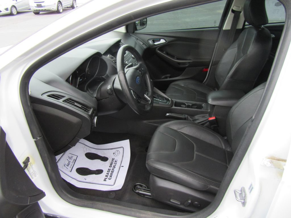 Used 2015 Ford Focus SE w/ Equipment Group 201A FWD image 8
