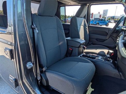 New 2025 Jeep Gladiator Sport image 27
