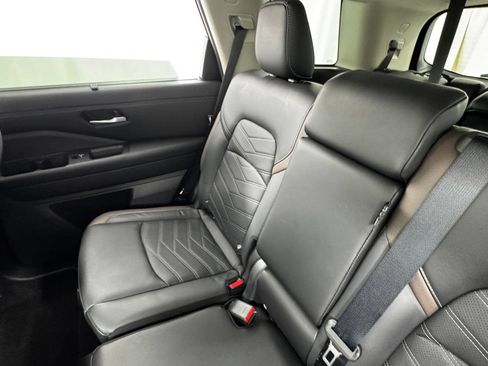 Certified 2025 Nissan Pathfinder Platinum AWD/4WD image 16