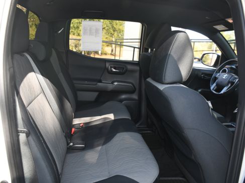 Used 2021 Toyota Tacoma TRD Off-Road w/ Technology Package image 18