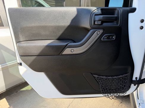 Used 2018 Jeep Wrangler Unlimited Sport AWD/4WD image 16