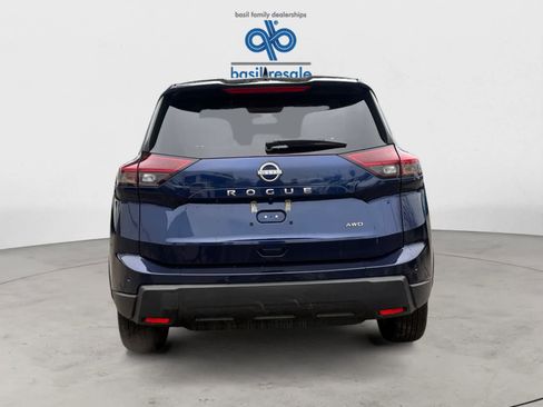 Used 2025 Nissan Rogue SV image 4