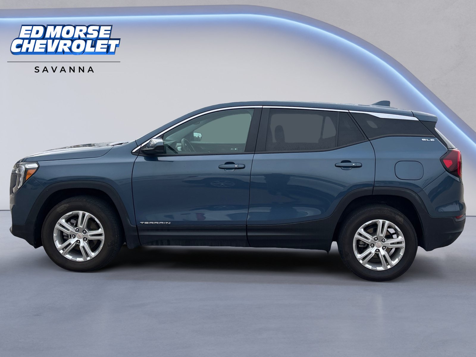 Used 2024 GMC Terrain SLE AWD/4WD image 2