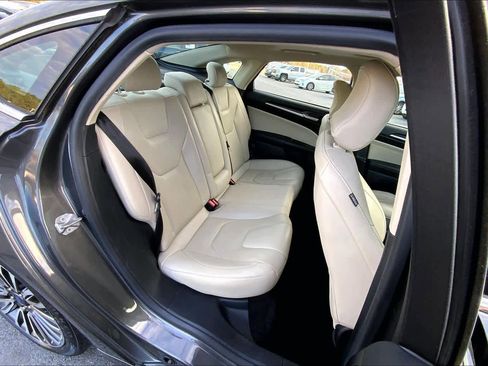 Used 2018 Ford Fusion Titanium FWD image 19