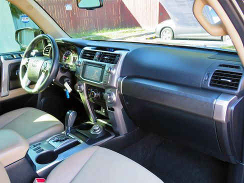 Used 2016 Toyota 4Runner Limited image 22