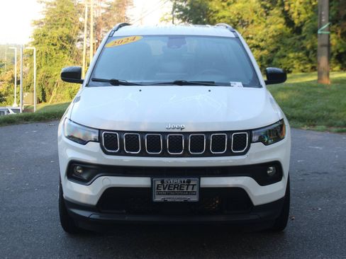 Used 2024 Jeep Compass Latitude AWD/4WD image 2