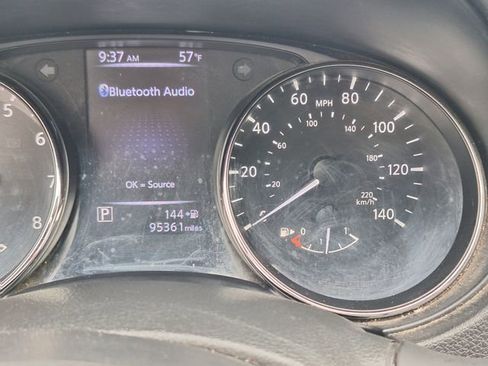 Used 2018 Nissan Rogue Sport S image 16