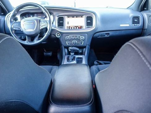 Used 2019 Dodge Charger SXT w/ Blacktop Package image 4