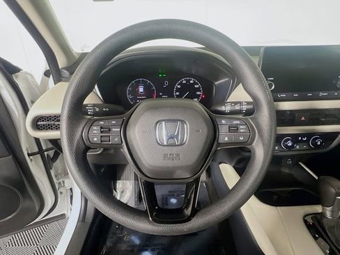 Used 2025 Honda HR-V LX image 16