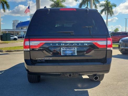 Used 2017 Lincoln Navigator Select image 5
