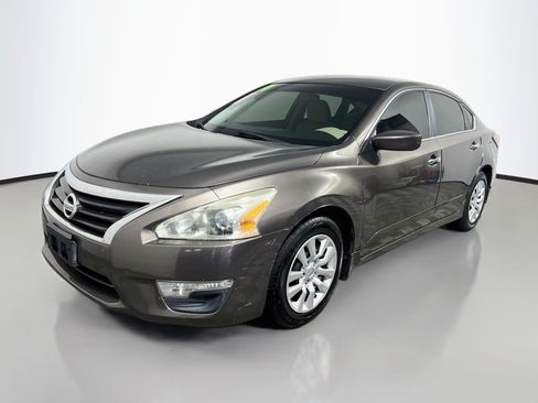 Used 2014 Nissan Altima 2.5 S FWD image 10