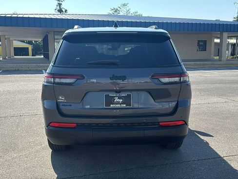 Used 2025 Jeep Grand Cherokee L Altitude AWD/4WD image 5