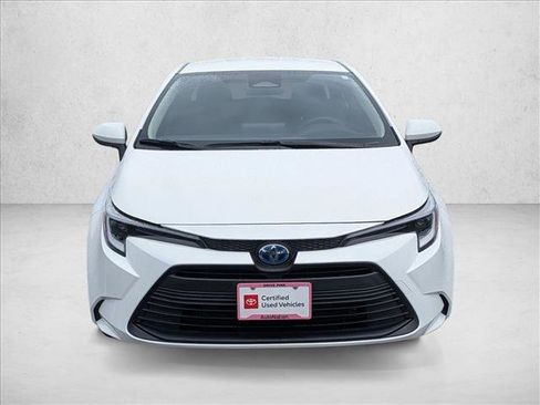 Used 2025 Toyota Corolla LE w/ Convenience Package FWD image 2